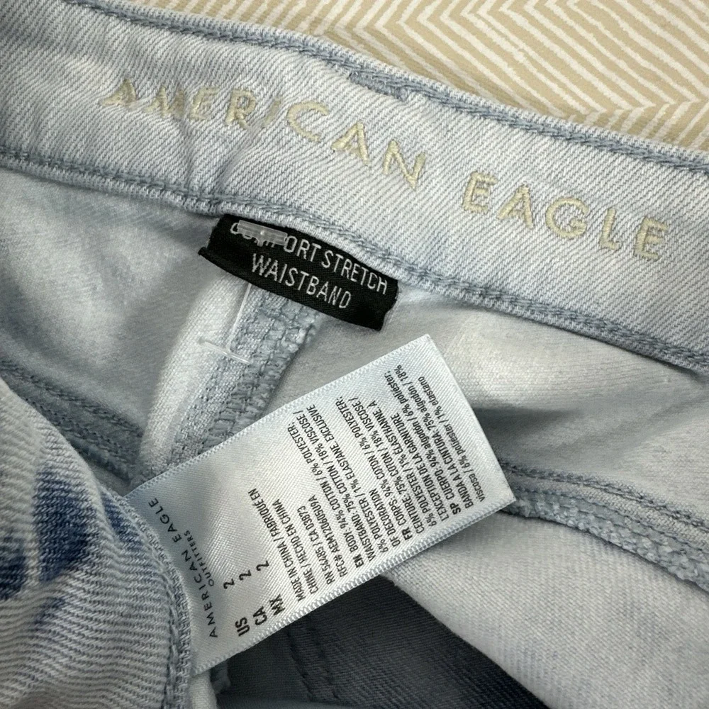 American Eagle Mom Shorts Womens 2 Stretch Denim Distressed High‎ Rise W26xL4